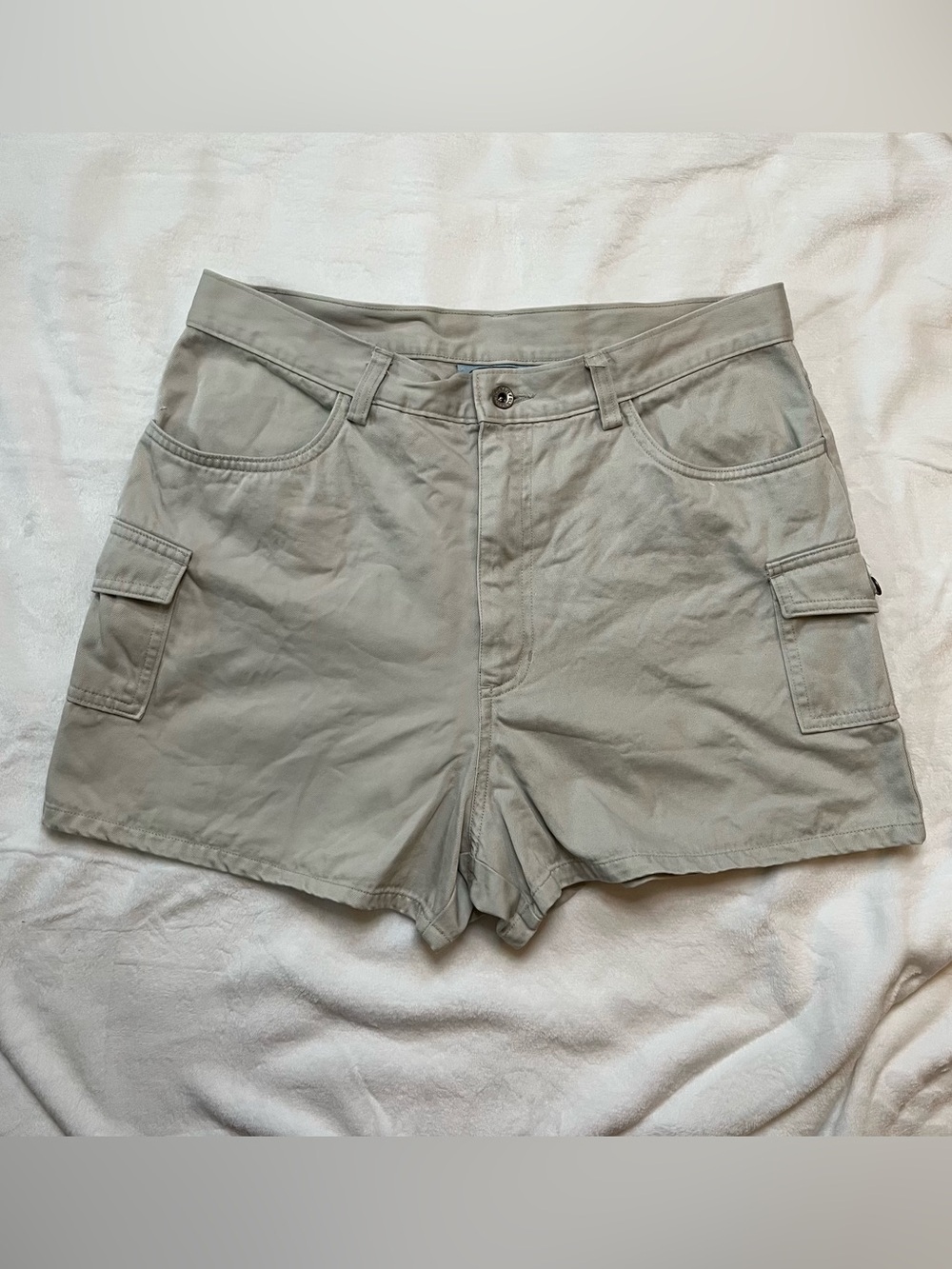 Old Navy Women's Beige Cotton Twill Cargo Shorts Size 12 Pockets Zip/Button